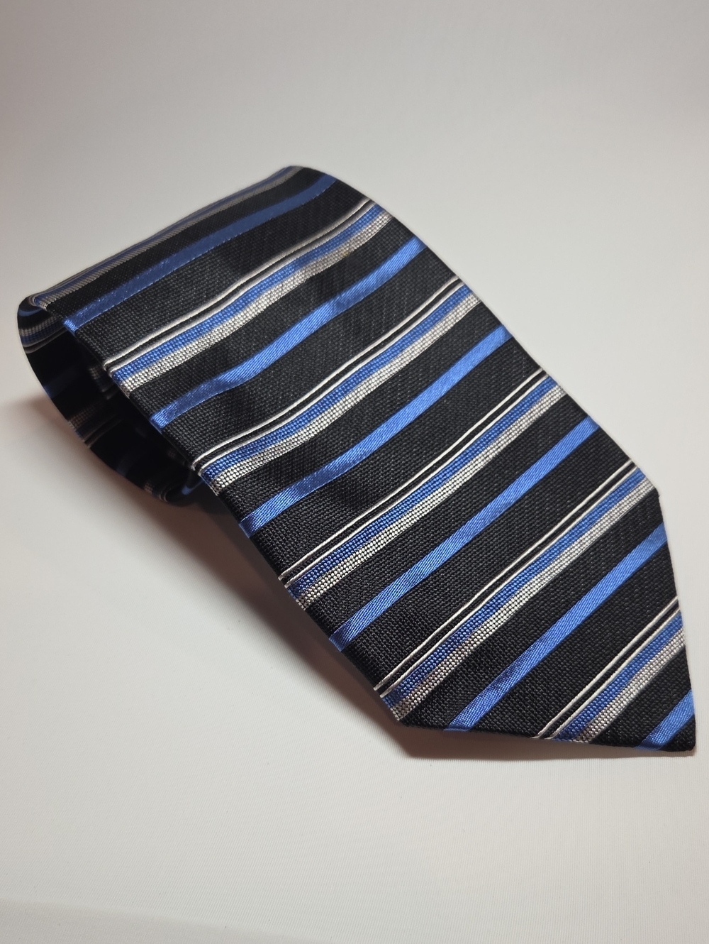 Jos. A. Bank Made In Italy Black, Blue & Silver Horizontal Striped Silk Tie 4x59